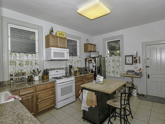 5th image of 3222 N Racine Ave #2C