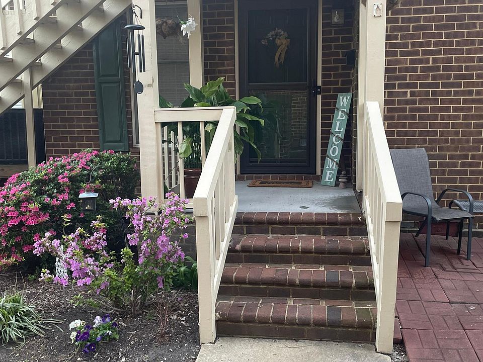 1st image of 318 Worthington Sq