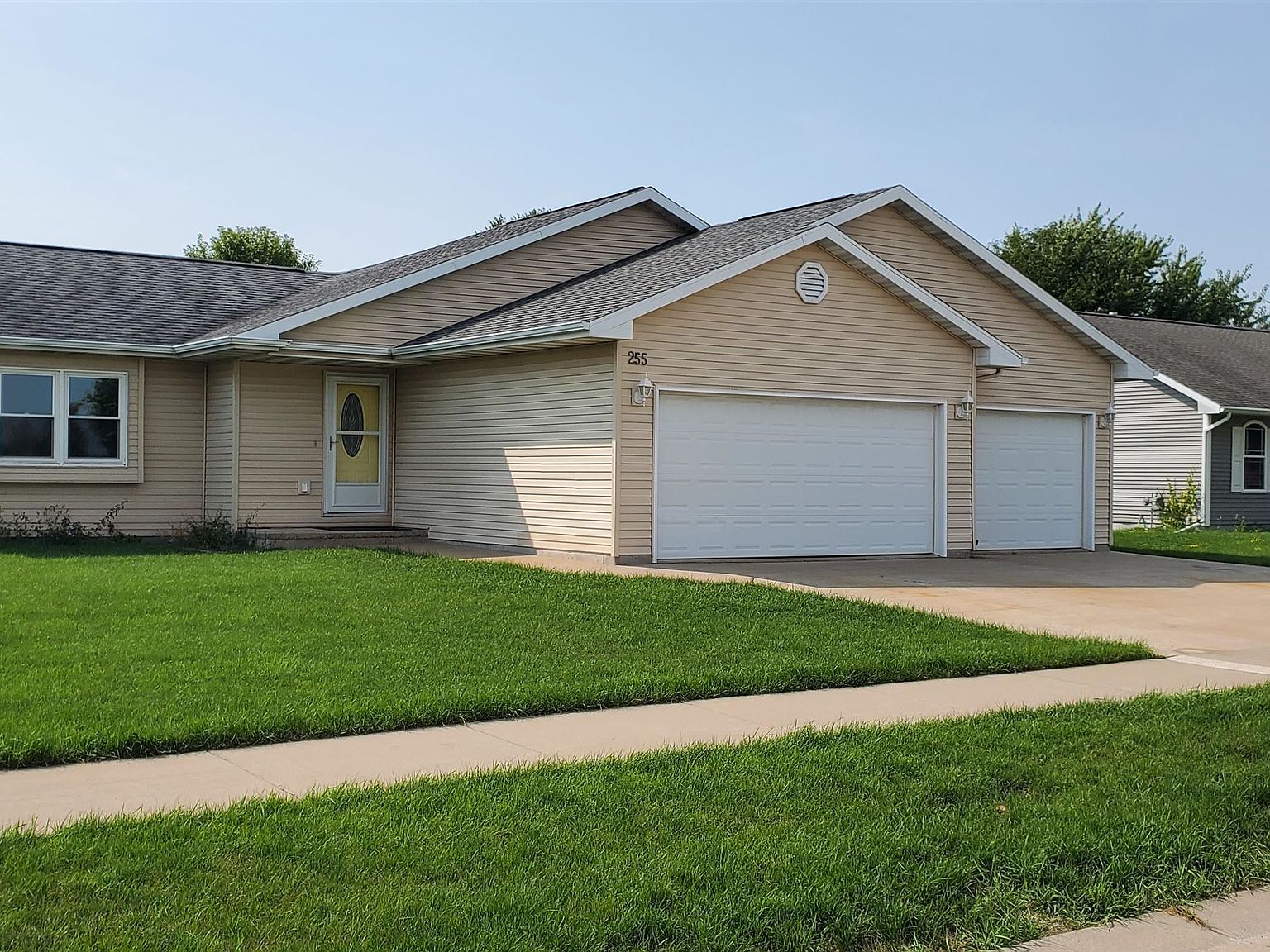 255 Goldenrod Dr, Omro, WI 54963 Zillow