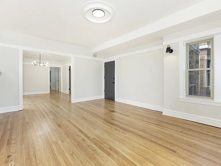 4819 W Barry Ave #2 — Photo 2