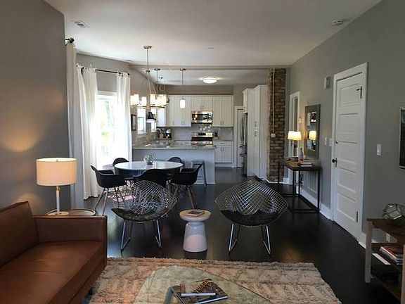 5th image of 3232 N Lakewood Ave #2