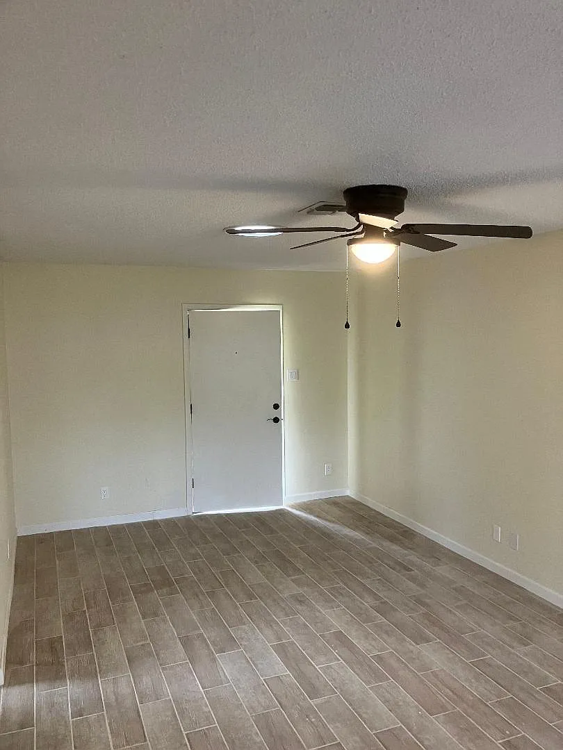 4 bed, 1.5 bath, 1358 sqft, $1,400 — Photo 4