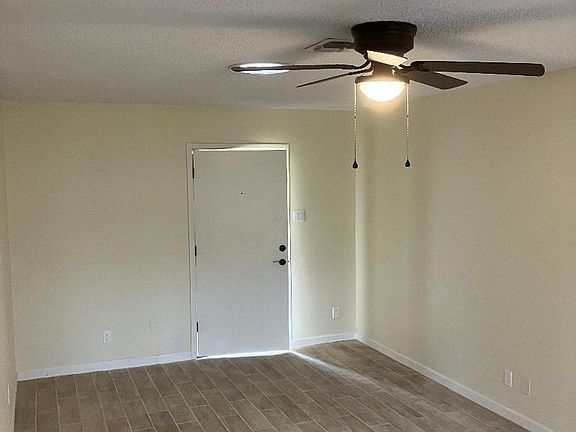 4th image of 405 Nell Deane Blvd