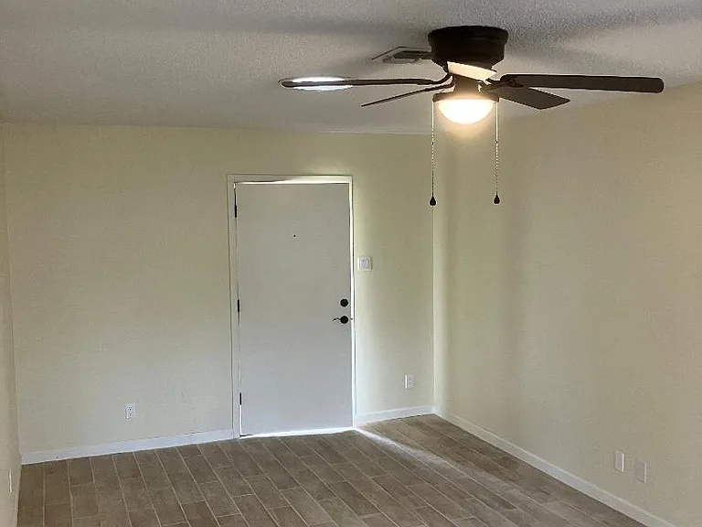 405 Nell Deane Blvd — Photo 4