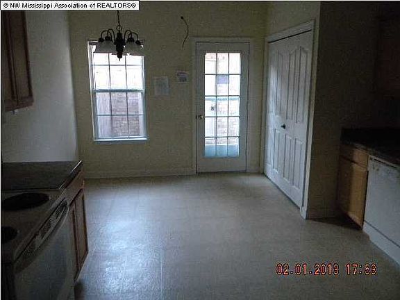 5th image of 1026 Vista Park Cir