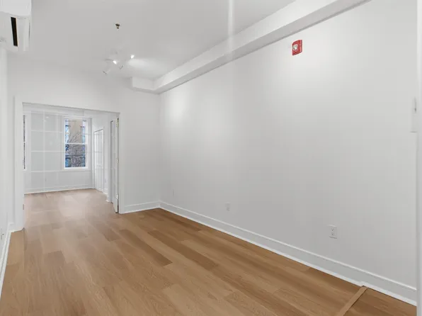 60 Madison Street image 2 of 14