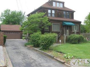 38823 Lakeshore Dr, Harrison Township, MI