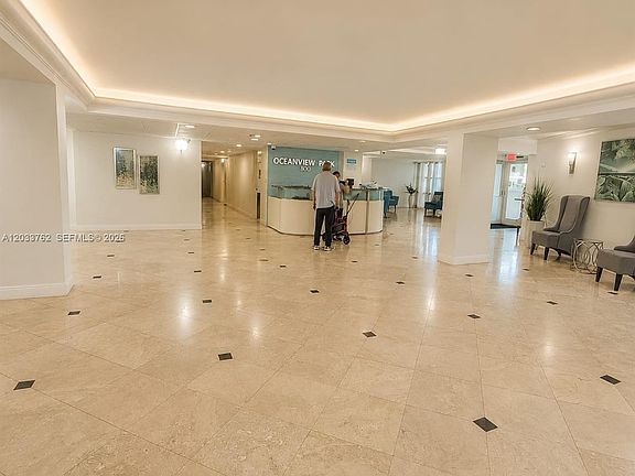 2nd image of 800 Parkview Dr APT 512