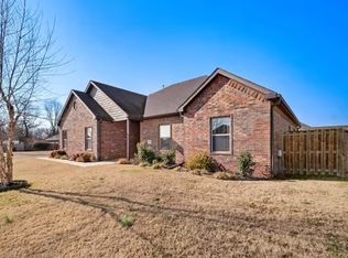 555 Harrison St, Pea Ridge, AR 72751