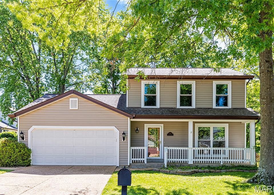 1st image of 204 Oakwood Farms Ct