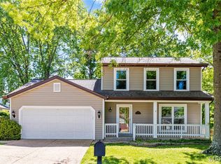 204 Oakwood Farms Ct, Ballwin, MO
