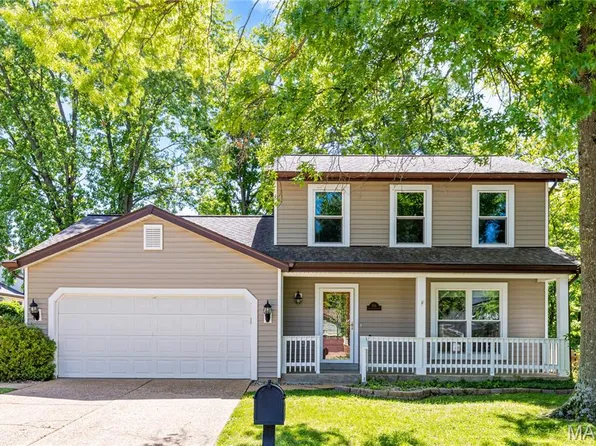 204 Oakwood Farms Ct, Ballwin, MO 63021