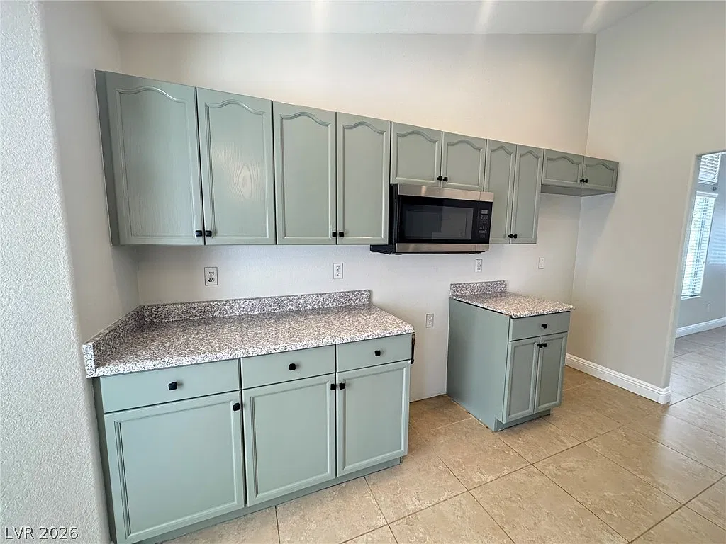 3 bed, 2.0 bath, 1668 sqft, $2,195 — Photo 4
