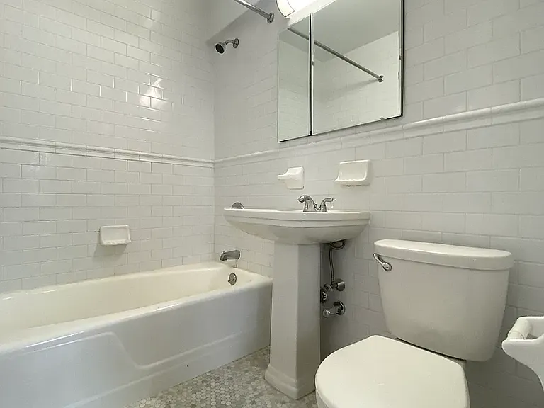245 E 24th St #11L — Photo 7
