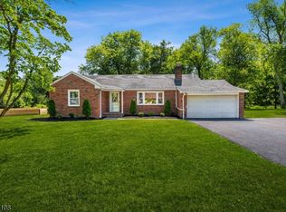 37 Barley Sheaf Rd, Raritan Twp., NJ 08822