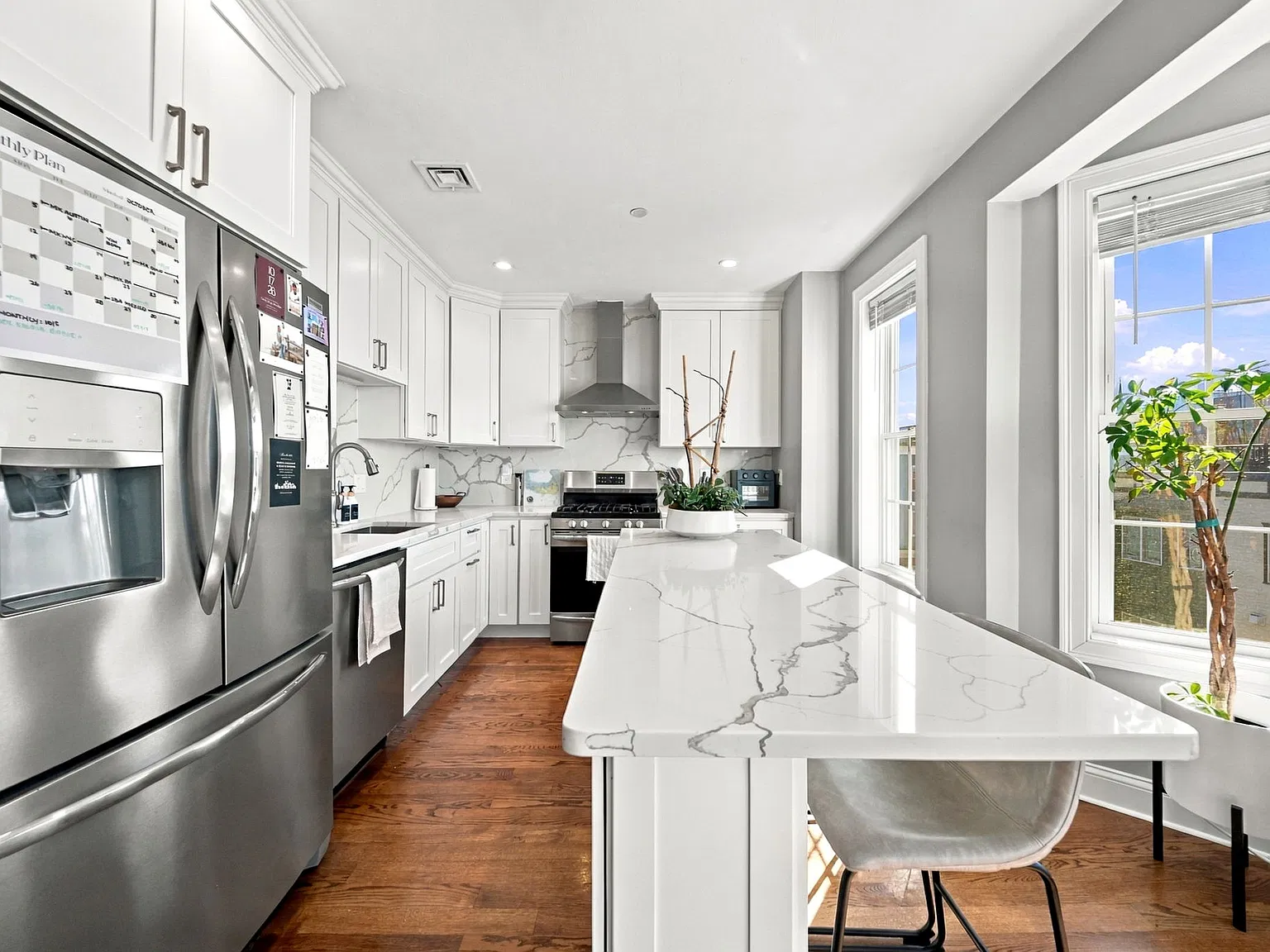 2 bed, 1045 sqft, $5,000 — Photo 4