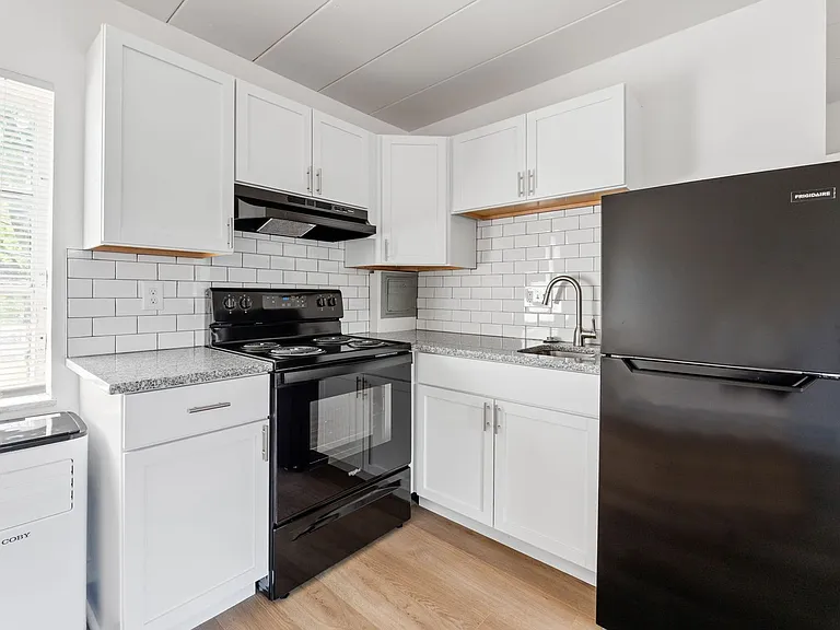 7382 E Main St — Photo 1