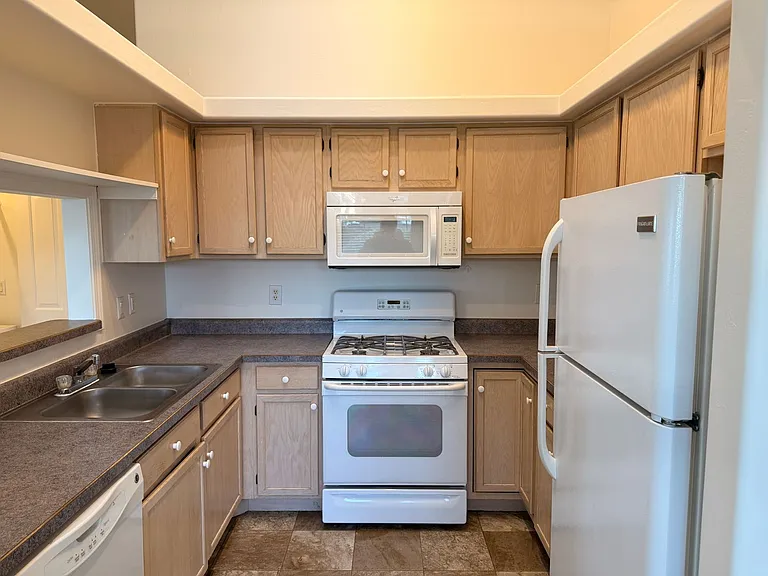 9800 E Lakeshore Dr — Photo 5