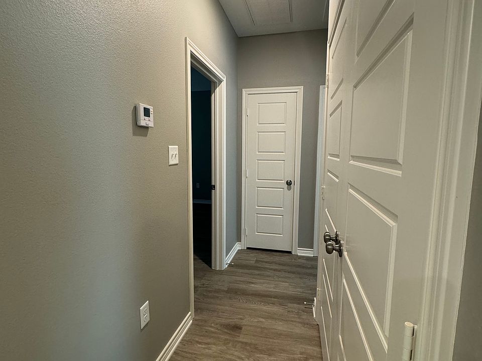 1st image of 559 Ivy Ln