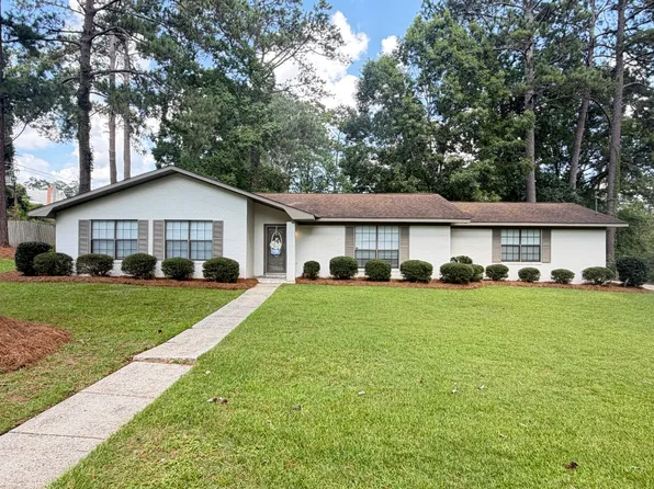 121 Woodland Hills Dr, Ozark, AL 36360