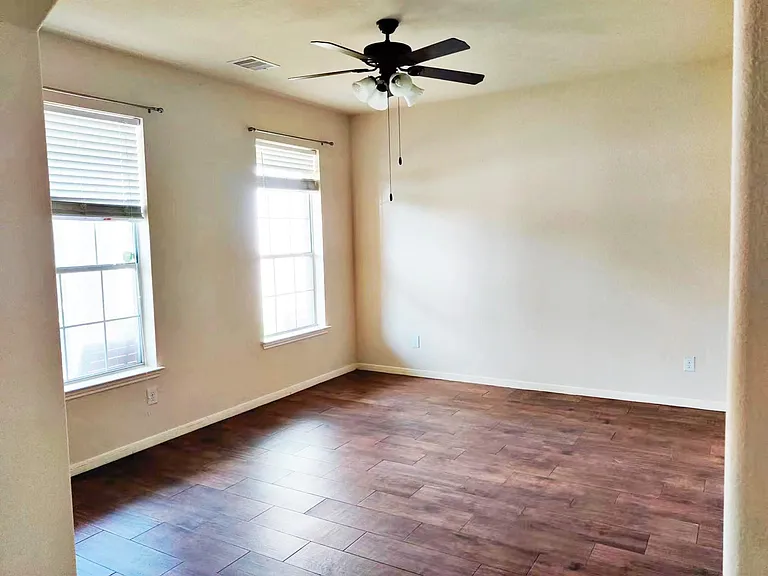 3922 Camden Fields Ln — Photo 3