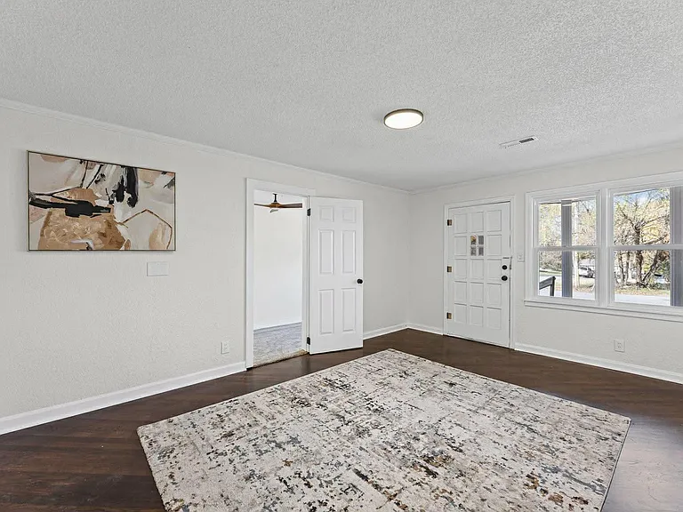 5631 Parkview Ave — Photo 7