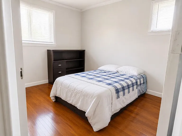 27392 Osmun St — Photo 11