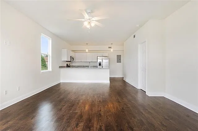 1826 Eagle St — Photo 3