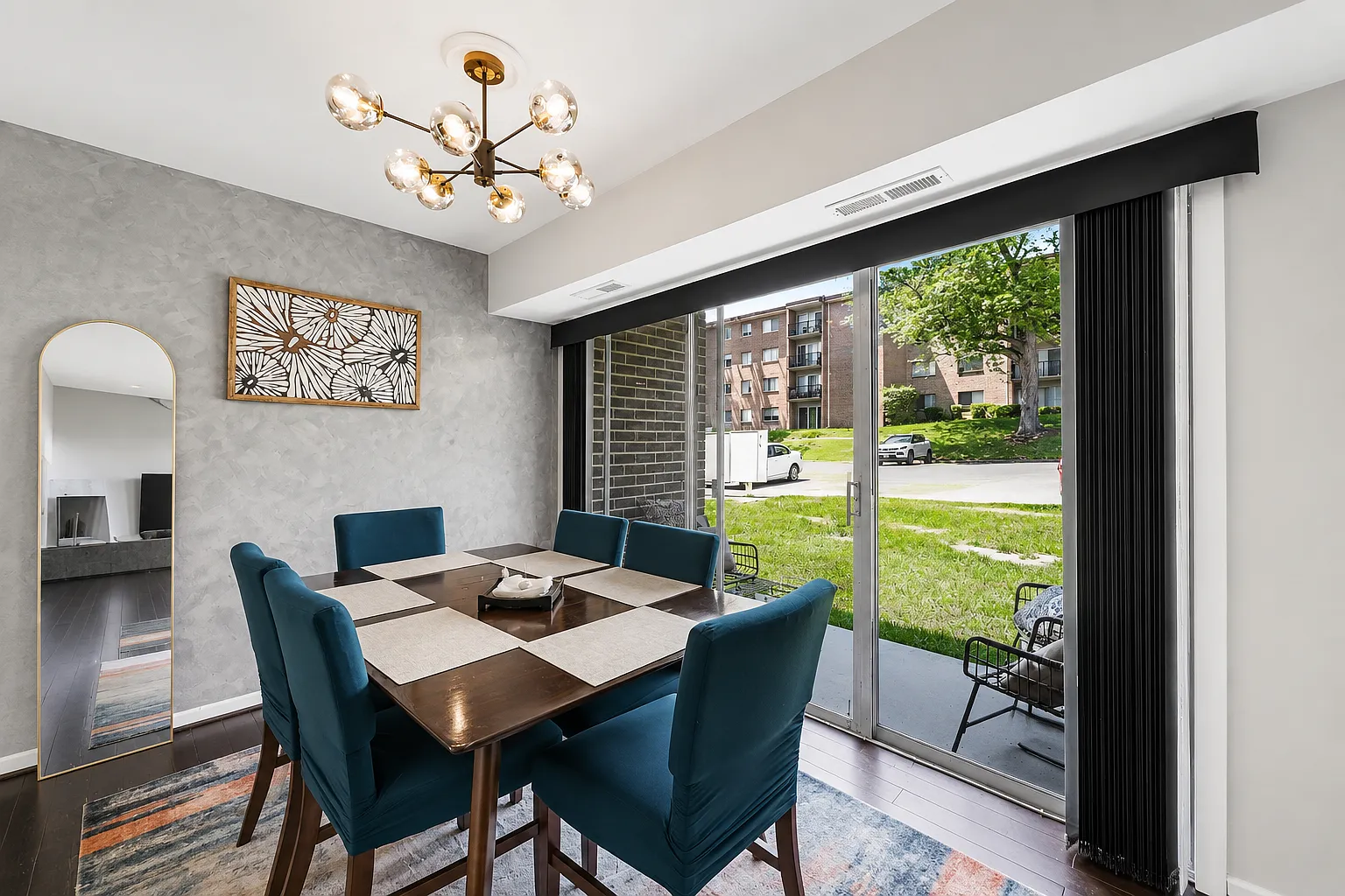 2 bed, 869 sqft, $2,500 — Photo 3