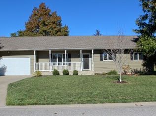 208 W Walnut St, Moundridge, KS 67107