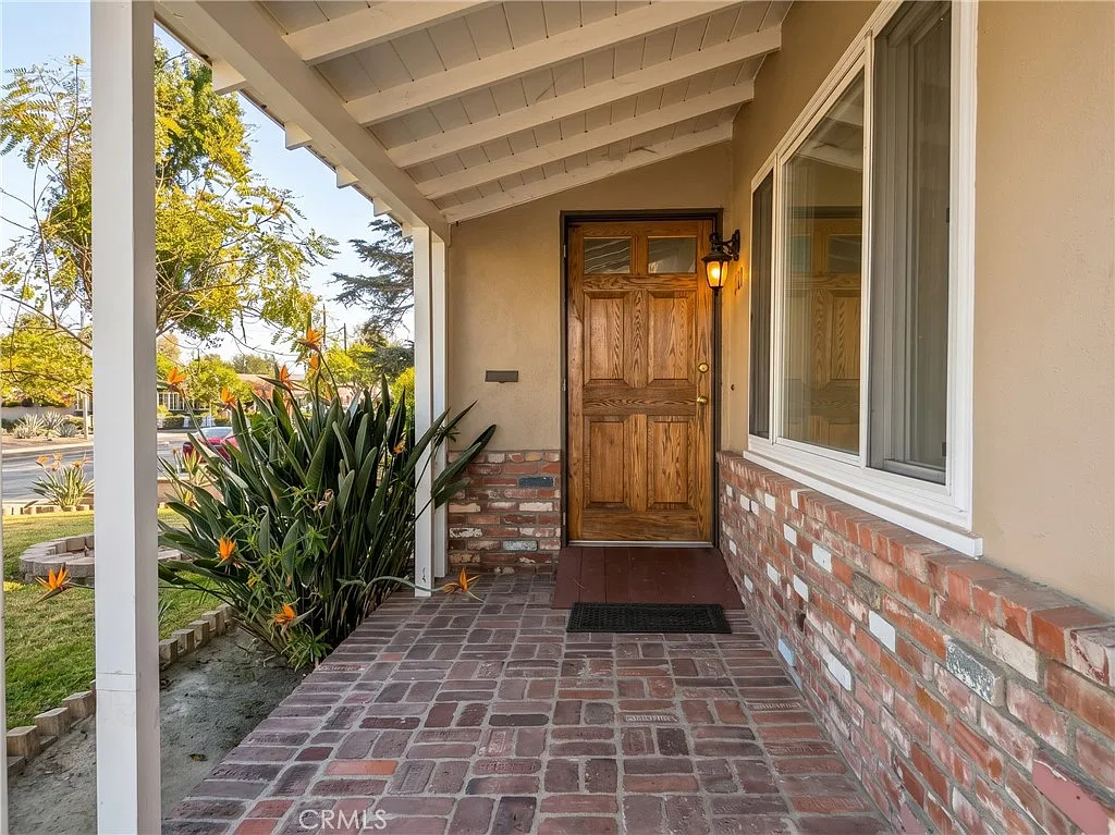 3 bed, 1249 sqft, $4,600 — Photo 3
