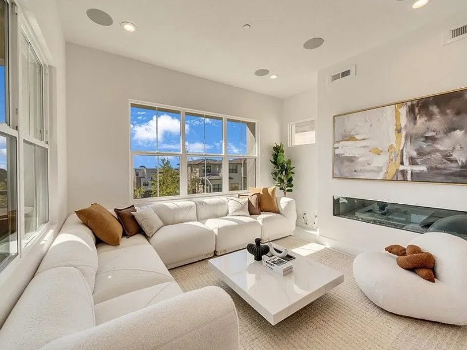 4 bed, 3.5 bath, 3076 sqft, $9,900 — Photo 4