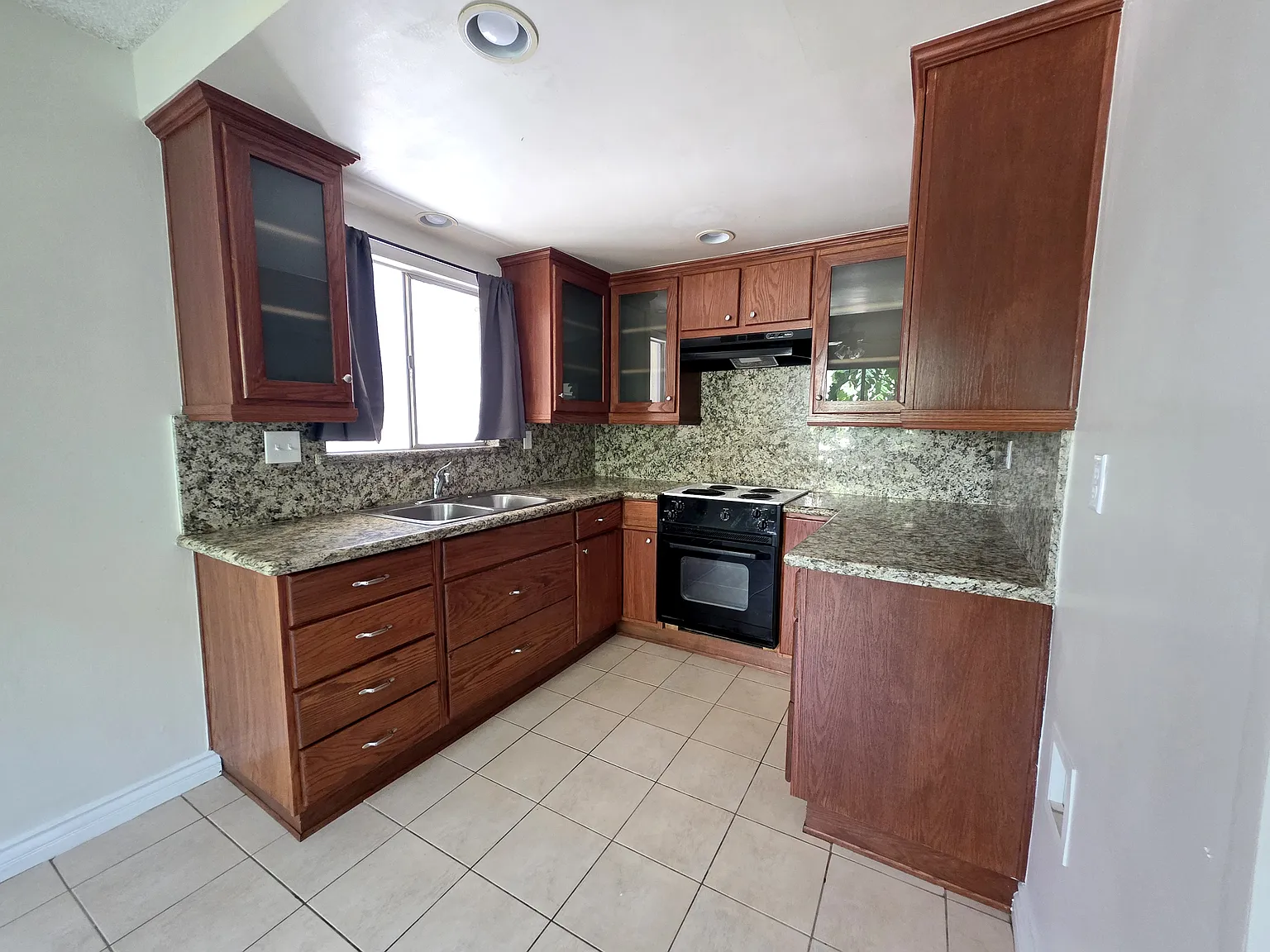 2 bed, $2,500 — Photo 4