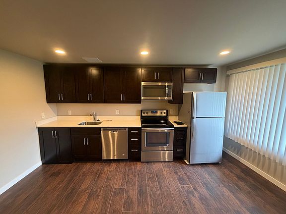 4th image of 6807-6809 Lakewood Dr W #5