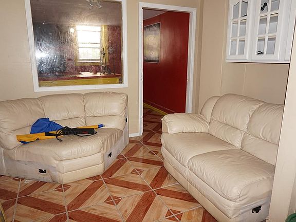4th image of 9608 Avenue