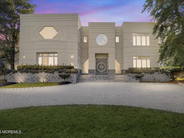 15 Hemingway Court, Morganville, NJ 07751