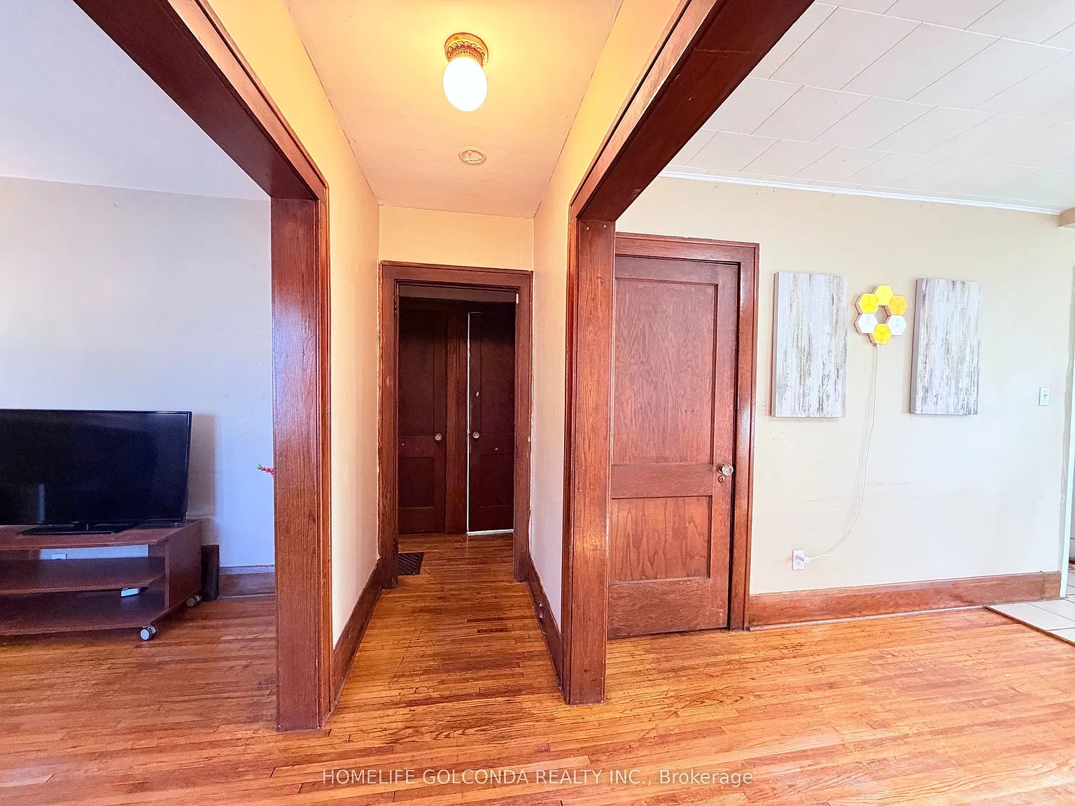 8 bed, $2,600 — Photo 2