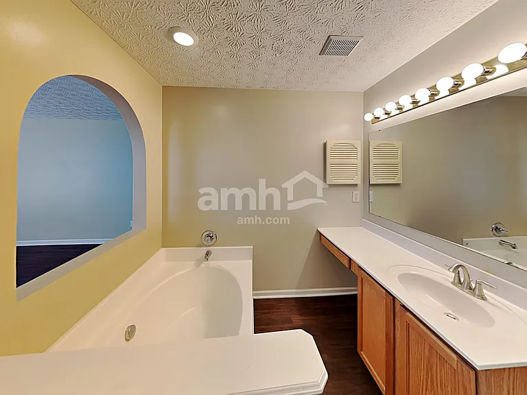 340 Evergreen Cir — Photo 18