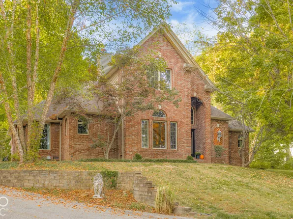 11444 W Red Oak Ct, Columbus, IN 47201