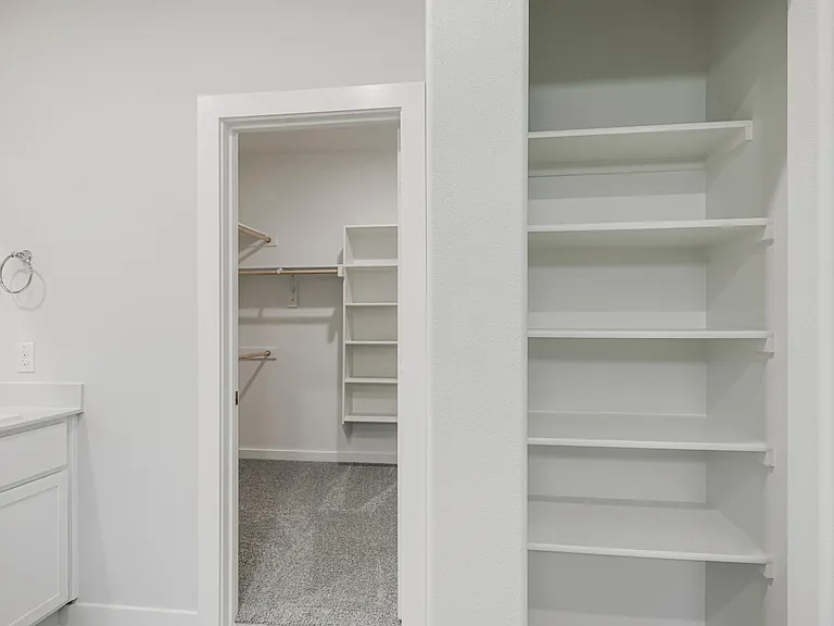 1136 Del Rio Dr — Photo 24