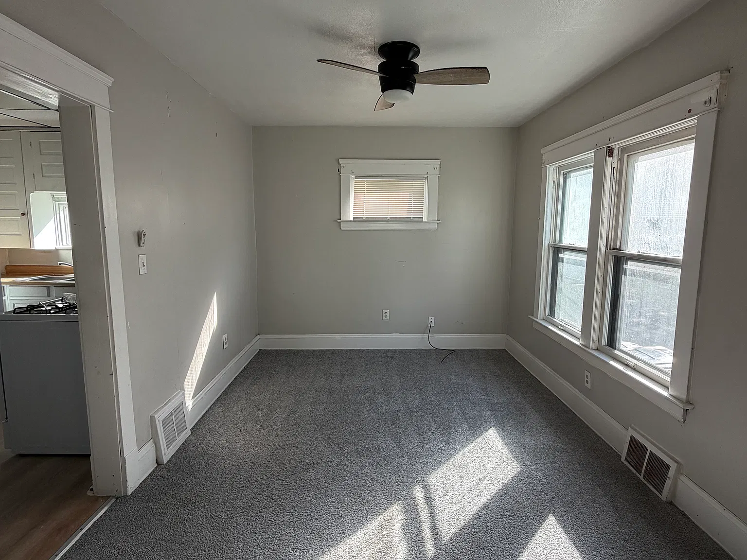 3 bed, 1000 sqft, $1,450 — Photo 3