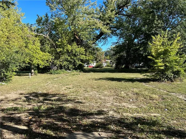 511 E Allison St, Nevada, MO 64772