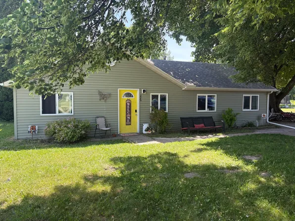 226 14th St, Rapids City, IL 61278