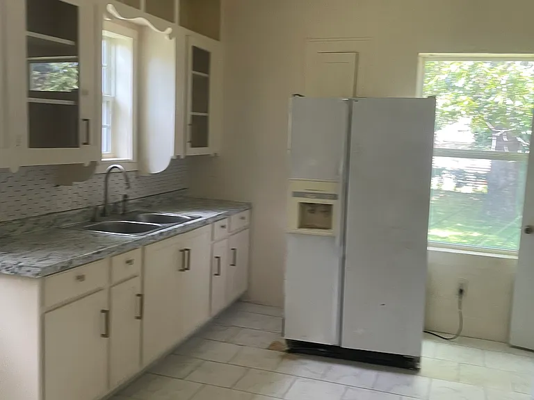 525 SW 27th St — Photo 11