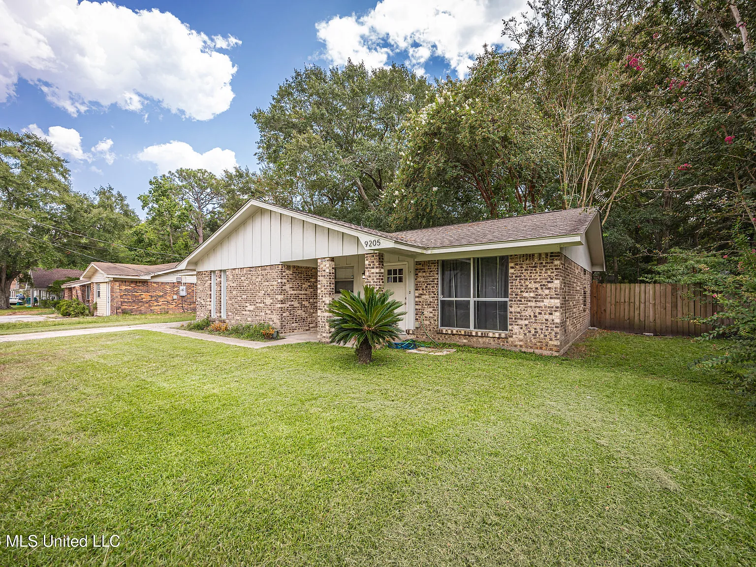 3 bed, 2.0 bath, 1200 sqft, $1,750 — Photo 2