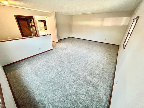 2nd image of 14 Westerly Ln