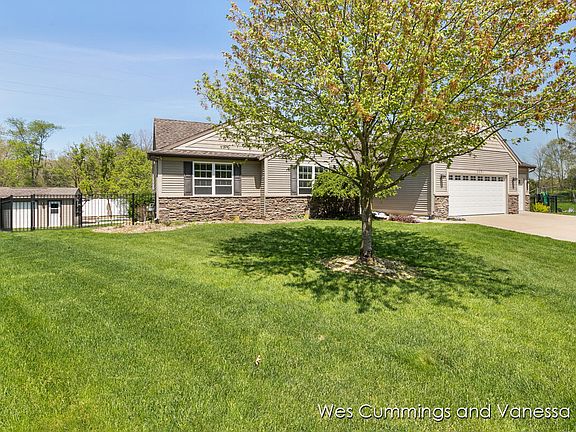 4th image of 2091 Hollyhock St NE