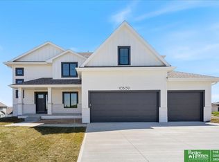 5619 Kestrel Pkwy, Elkhorn, NE 68022