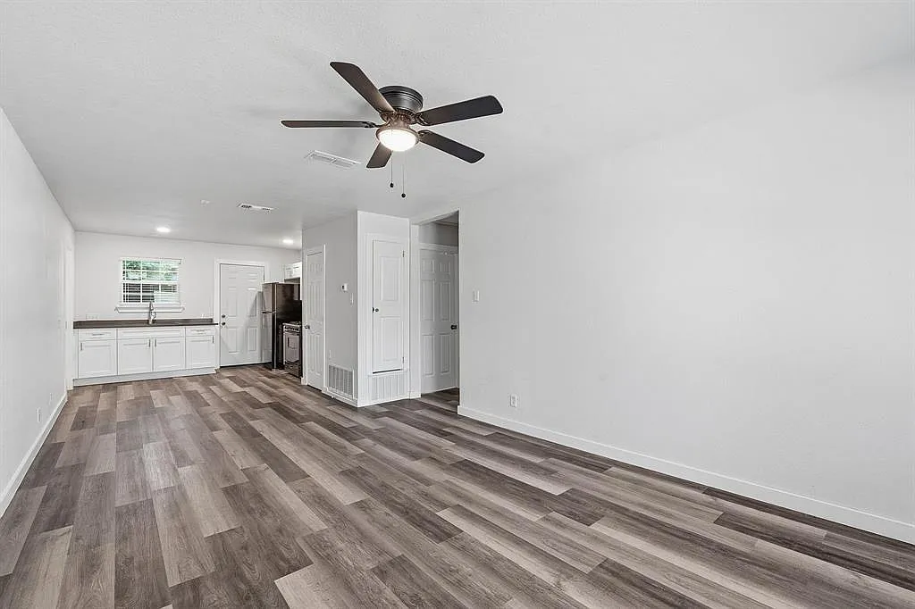 2 bed, 1.0 bath, 900 sqft, $1,250 — Photo 3