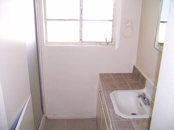 5th image of 3217 N Maroa Ave